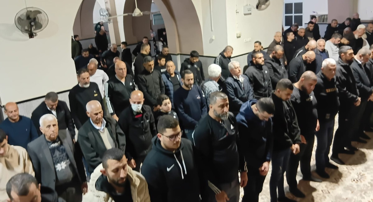 أجواء إيمانية عامرة: مشاركة واسعة في صلاتي العشاء والتراويح بمسجد عرابة الكبير