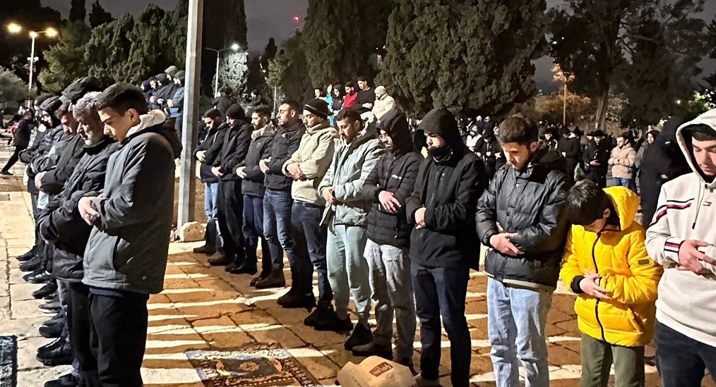 في ليلة العاشر من رمضان: 35 ألف مصلٍ يحيون صلاتي العشاء والتراويح في رحاب المسجد الأقصى
