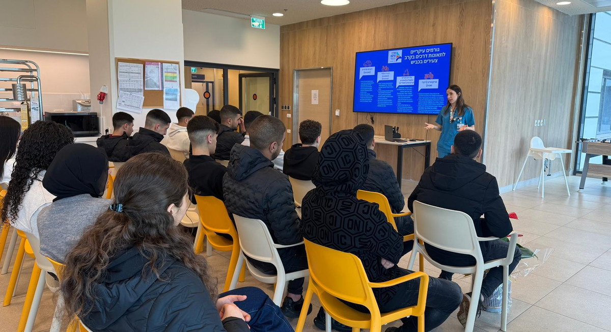 المركز الطبي تسفون (بوريا) يستضيف طلابًا من البعينة نجيدات للتعرف على العمل الطبي وفرص التطوع في مجال إعادة التأهيل