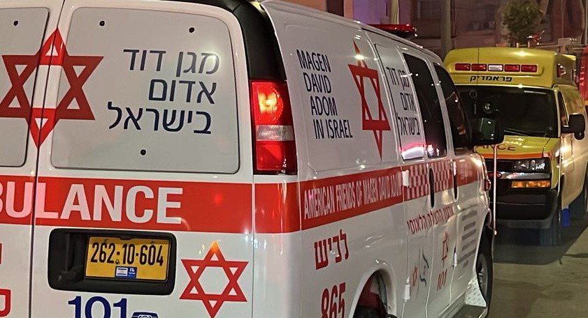 القدس: إصابة شاب (30 عاماً) بجراح خطيرة إثر جريمة طعن في شارع صلاح الدين