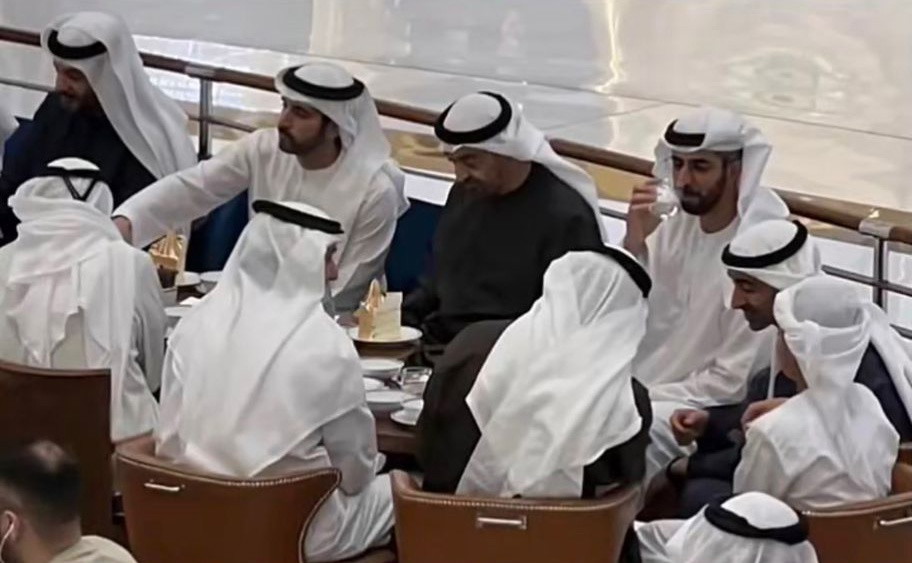 رئيس دولة الإمارات بين الناس في دبي مول في رسالة واضحة تؤكد الأمن واستمرار الحياة الطبيعية