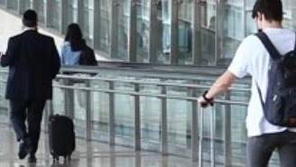 200 ألف دولار للرحلة الواحدة وسائقون يقودون لساعات: الأثرياء يفرون من الشرق الأوسط