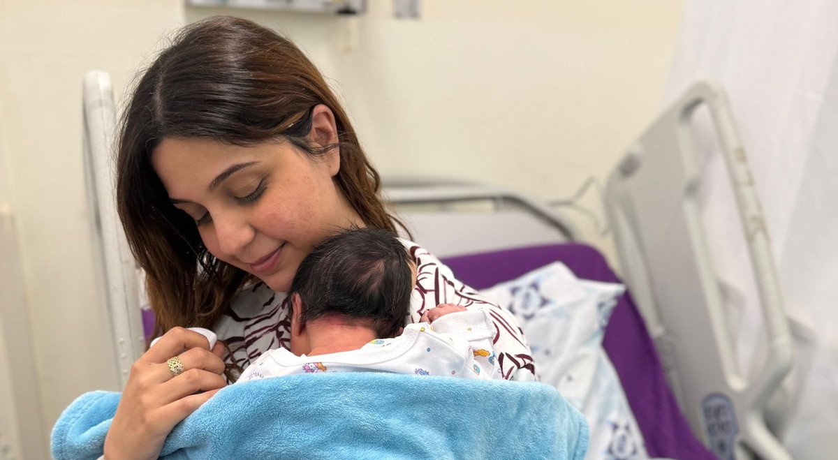 مي حمودة من البعينة نجيدات تلد طفلها بالتزامن مع صفارات الإنذار داخل غرفة الولادة الآمنة