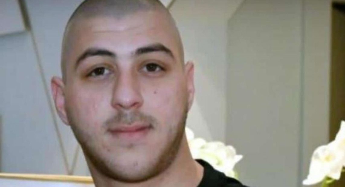 يافا: وفاة الشاب محمود دكة متأثراً بجراحه إثر إطلاق نار بعد 3 أشهر من مقتل شقيقه محمد