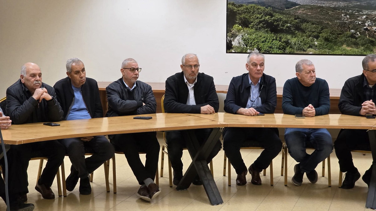 عرابة: عقد اجتماع طارئ عقب إطلاق النار على رئيسَيْ البلدية واللجنة الشعبية 