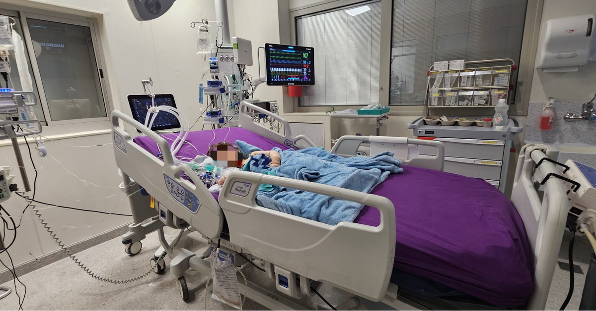 حل معضلة طبية لطفلة (3 سنوات)- إجراء جراحة طارئة في المركز الطبي تسفون (بوريا) تزامنًا مع دوي صفارات الإنذار