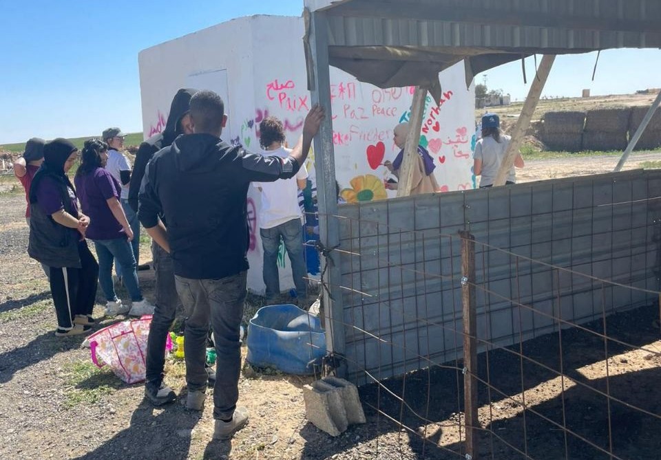 نصب أولى الملاجئ في القرى غير المعترف بها في النقب| نقف معًا: 