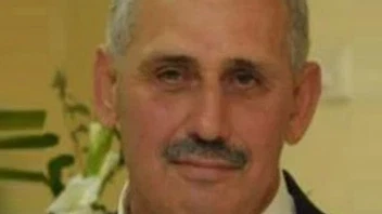    النَّحل وأفواه الياسَمين