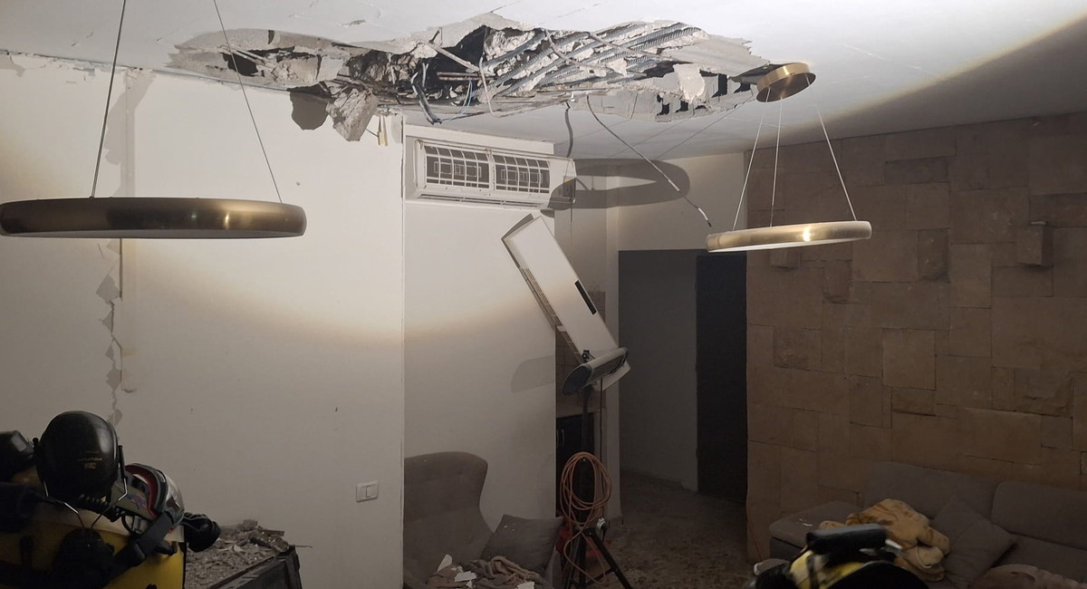 إصابة 5 أشخاص إثر سقوط صاروخ مباشر على منزل في قرية البعنة