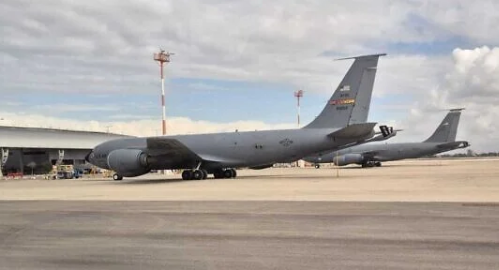 حادث جوي: تحطم طائرة عسكرية أمريكية لتزويد الوقود في العراق وجهود مستمرة لإنقاذ طاقمها