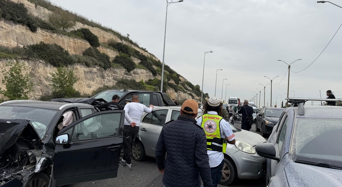 6 إصابات جرّاء حادث تصادم بين 7 مركبات على شارع 6 قرب كفر قرع