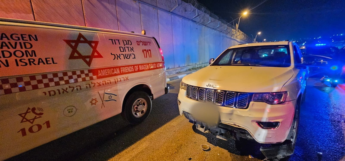 القدس: إصابة سائق دراجة نارية بجراح خطيرة وآخر بجراح طفيفة إثر حادث طرق