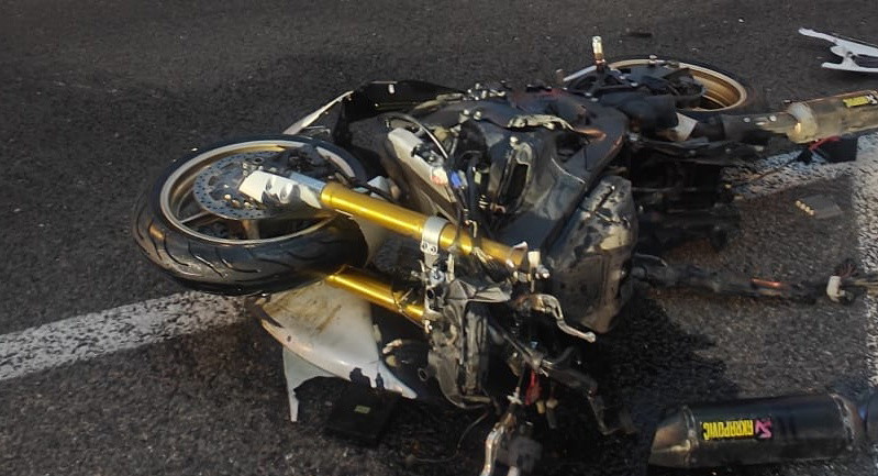 حادث انزلاق دراجة نارية مروع على شارع 9 قرب الخضيرة: إصابة سائق (35 عاماً) بجراح بالغة الخطورة