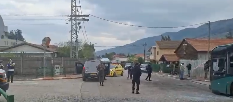 كريات شمونه:اصابة خطيرة لشخص جراء سقوط شظايا صاروخية