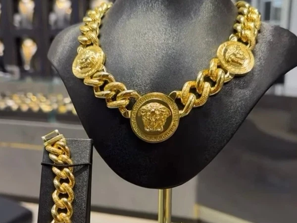 الذهب يتراجع بشكل حاد مع ارتفاع أسعار الفائدة وضغوط التضخم