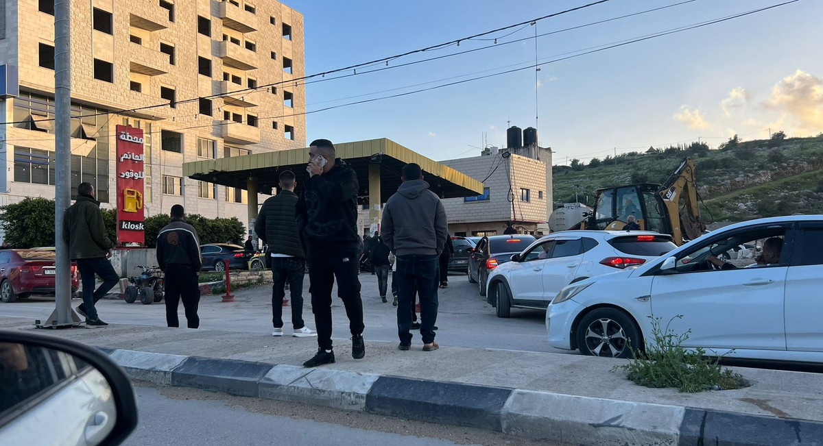 أزمة وقود حادة في الضفة الغربية وإغلاق عشرات المحطات