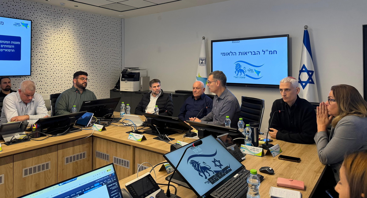 وزير الصحة ووزير المالية يشاركان في تقييم للوضع داخل غرفة العمليات الوطنية لوزارة الصحة بمشاركة إدارة الوزارة