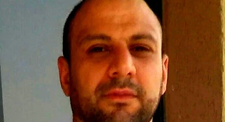 على أبوابِ الحقِّ يُصلَبُ الصوت