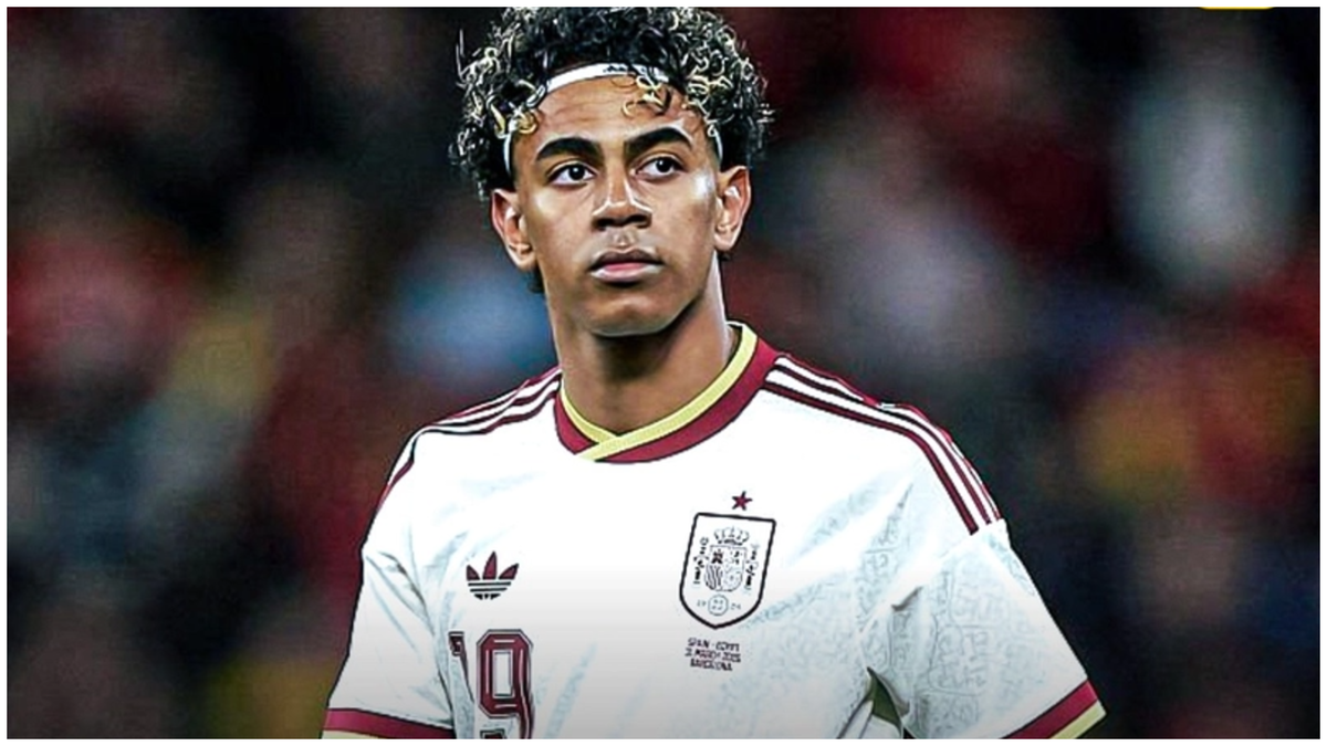 نجم برشلونة لامين يامال: 