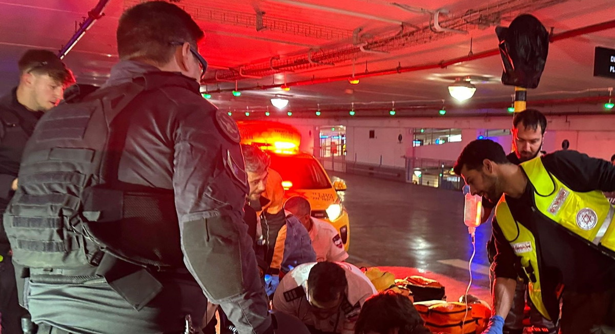 إنقاذ حياة رجل (50 عاماً) إثر إصابته بسكتة قلبية داخل ملجأ في تل أبيب