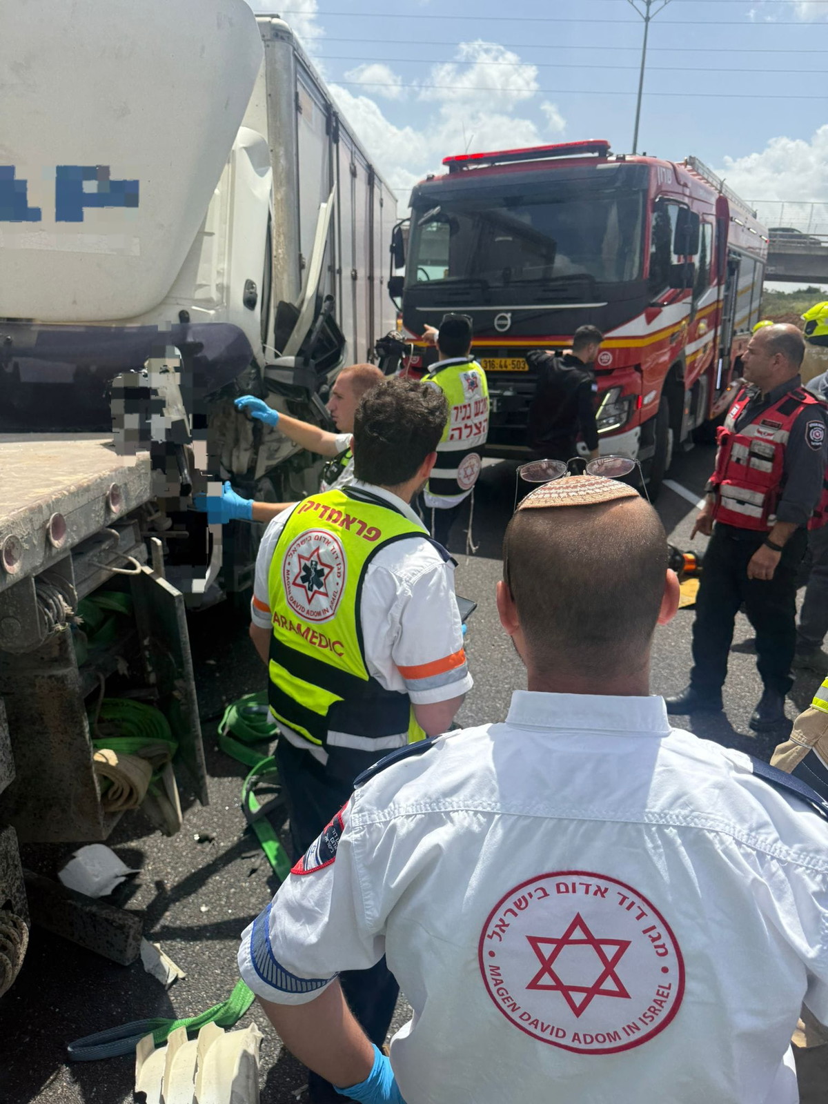 مصرع سائق شاحنة (40 عام) جراء حادث طرق على شارع 6 بالقرب من تقاطع حوريشيم