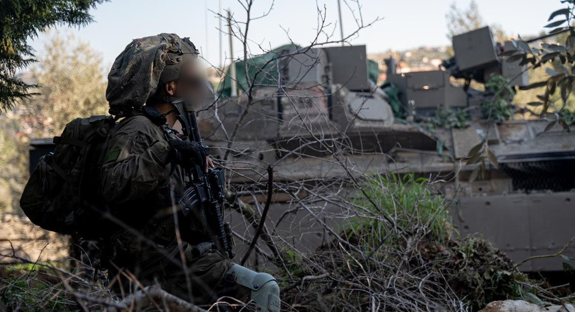 إطلاق نحو 60 صاروخاً منذ ساعات الصباح باتجاه الشمال والجيش الإسرائيلي يبقي على تعليمات الجبهة الداخلية دون تغيير