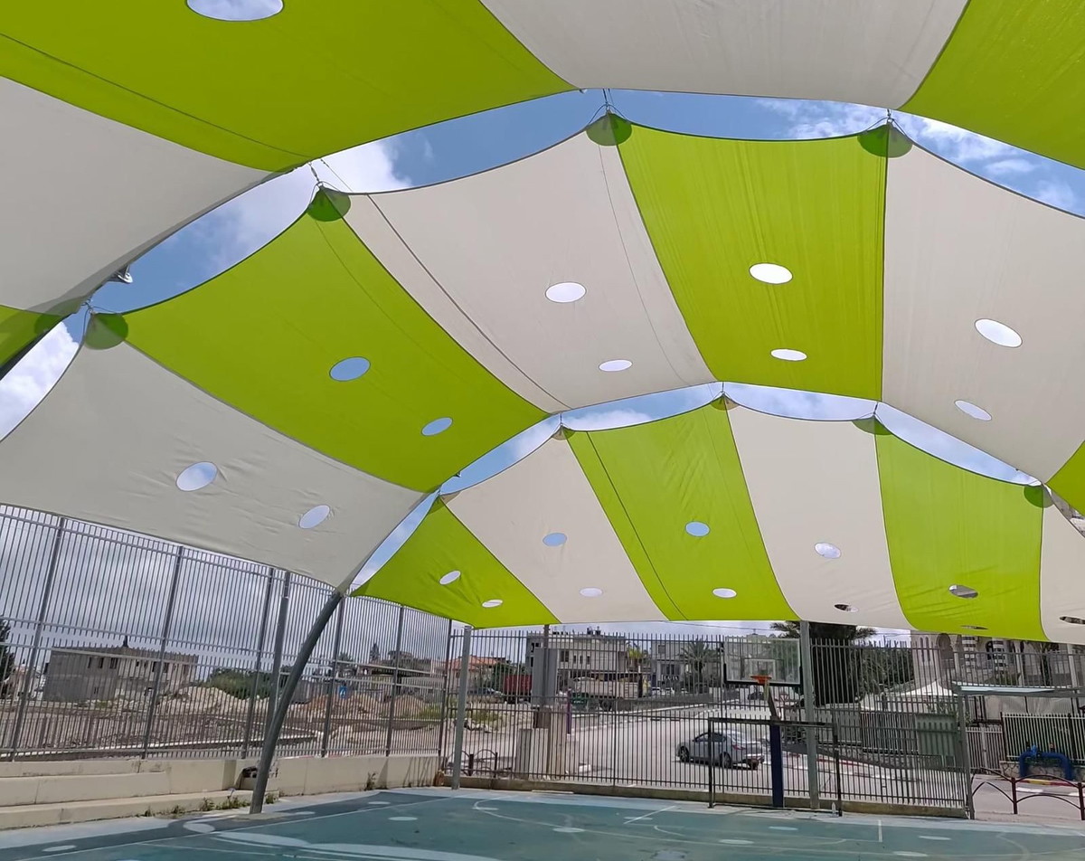 بلدية كفرقرع: استمرار مشروع تظليل الملاعب في المؤسسات التعليمية 