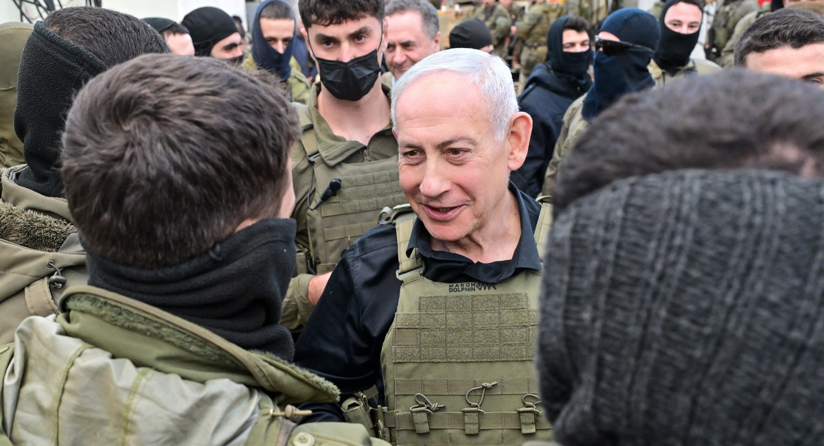 نتنياهو في جولة داخل جنوب لبنان: الحرب مستمرة ومحور الشر يقاتل الآن من أجل البقاء