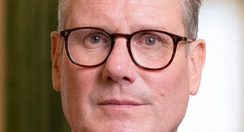 ستارمر: أكثر من 12 دولة مستعدة للمشاركة بتأمين مضيق هرمز