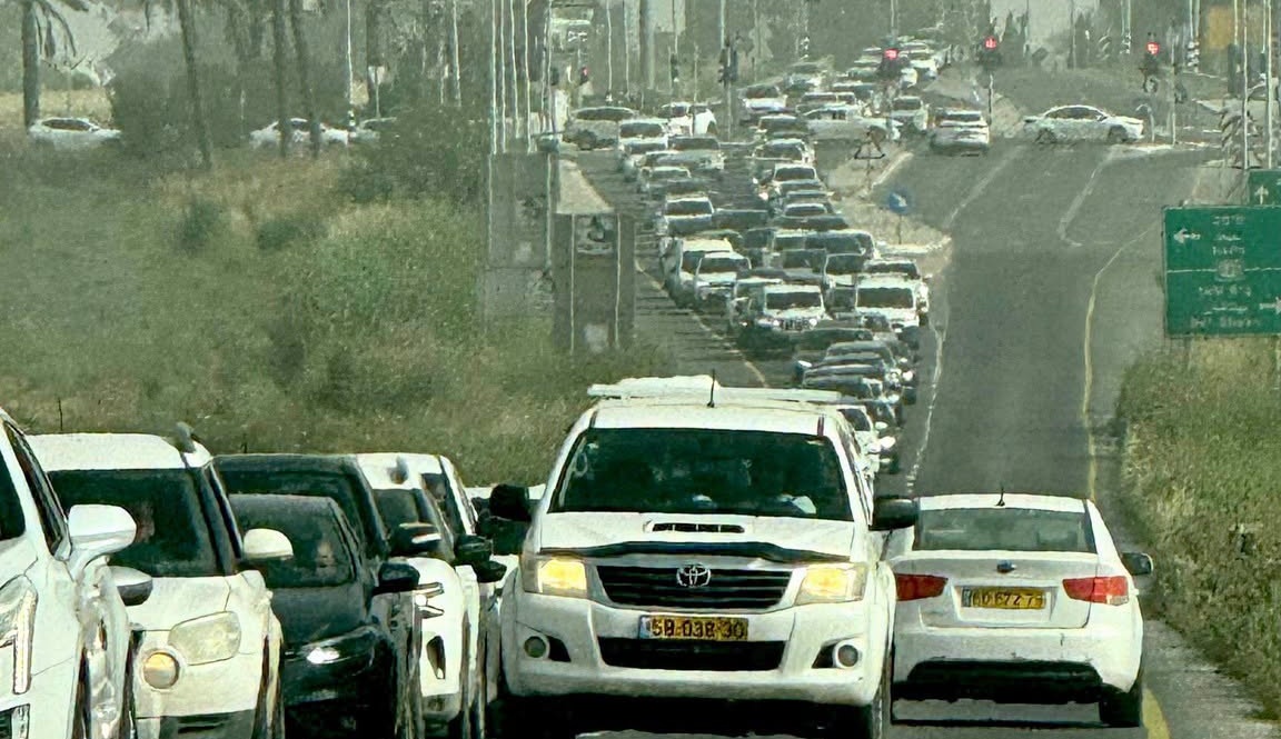 شاهدوا  -  أزمة سير خانقة في الطريق الى جنين