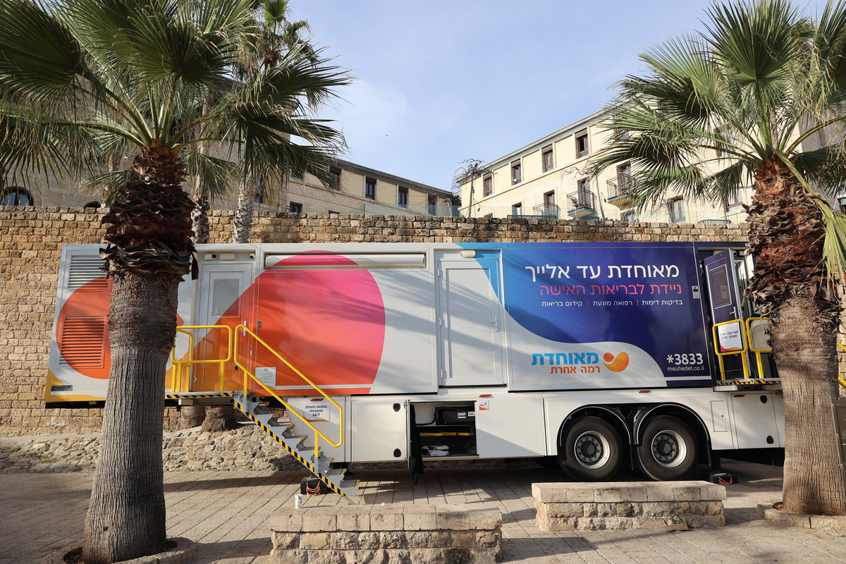 التشخيص المبكر لسرطان الثدي: عيادة مئوحيدت المتنقّلة لصحة المرأة من تصل حتى باب المنزل