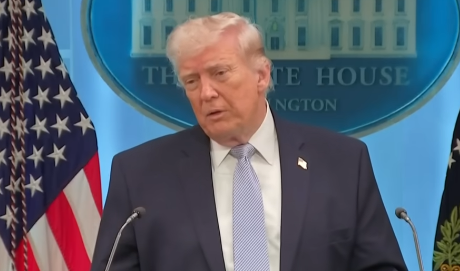 مصادر إعلامية| دونالد ترامب غير راضٍ عن آخر مقترح إيراني بشأن إعادة فتح مضيق هُرمز وإنهاء الحرب