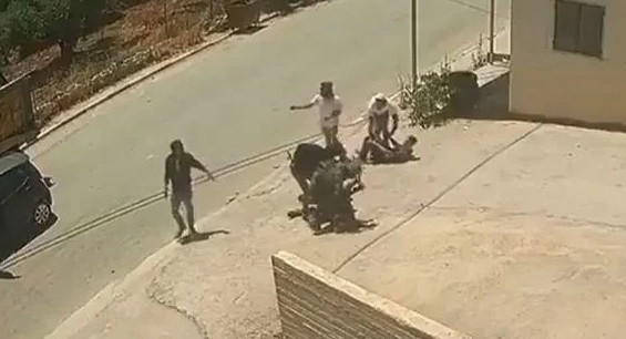 مواجهات عنيفة في حوارة وتوثيق يظهر مشاركة جندي إسرائيلي بالاعتداء على فلسطينيين