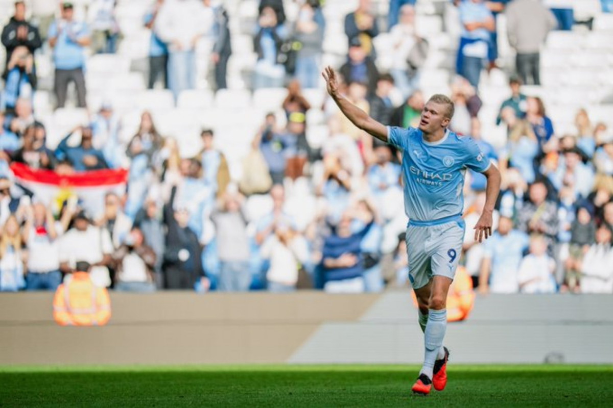 مانشستر سيتي يعبر سندرلاند في مباراة مثيرة وينفرد بصدارة الدوري الإنجليزي