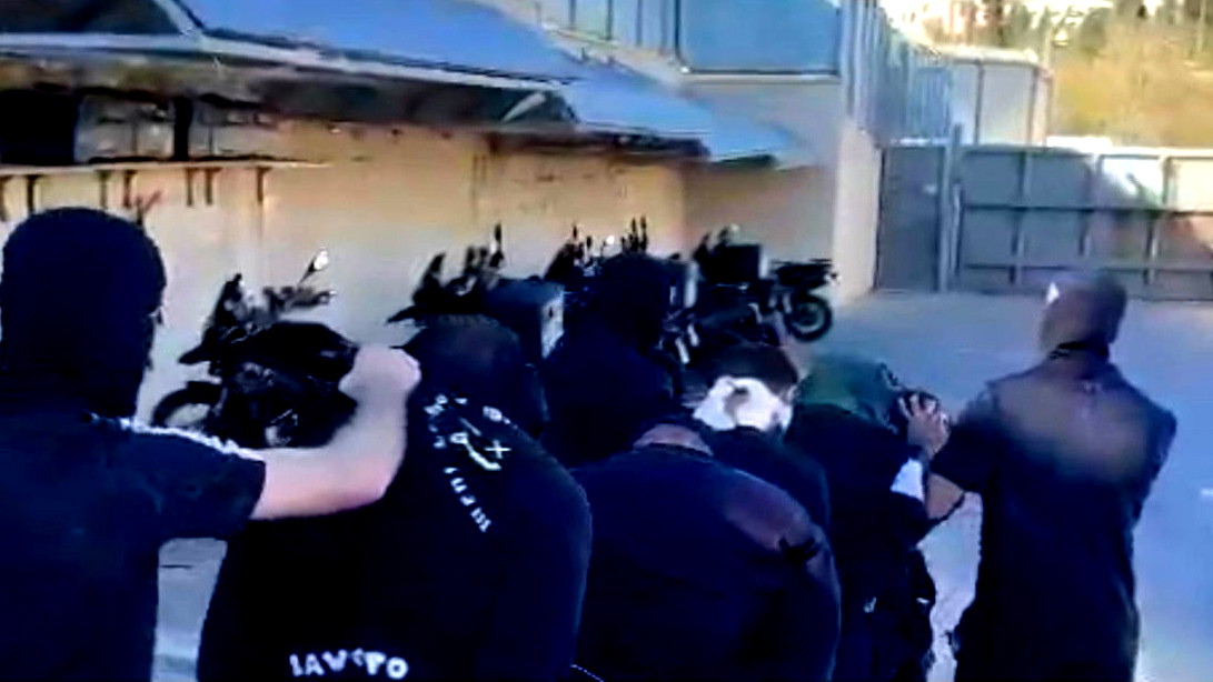 فيديو- اعتقال 7 مشتبهين من القدس برشق حجارة باتّجاه قوات أمن 