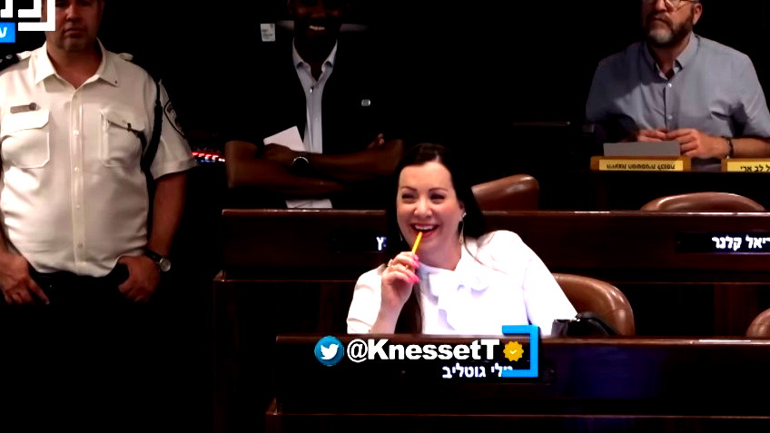 نائب في الليكود عن إعلان الجيش الإسرائيلي قتل 3 رهائن: حيلة لإنهاء الحرب!