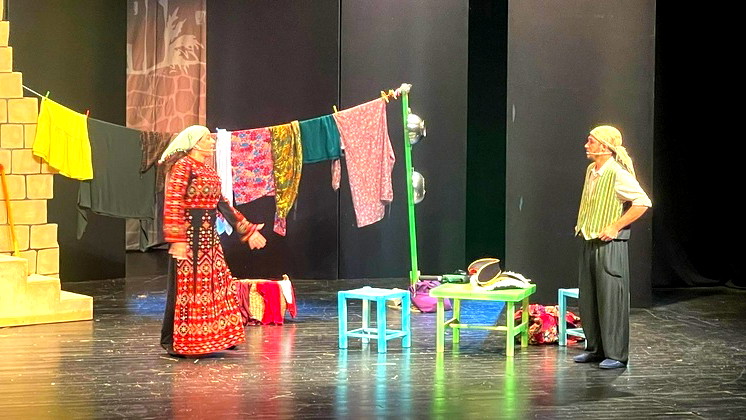 أم الفحم: عرض تجريبي لمسرحية بضايع بحضور معلمين وطلاب من مدارس المدينة