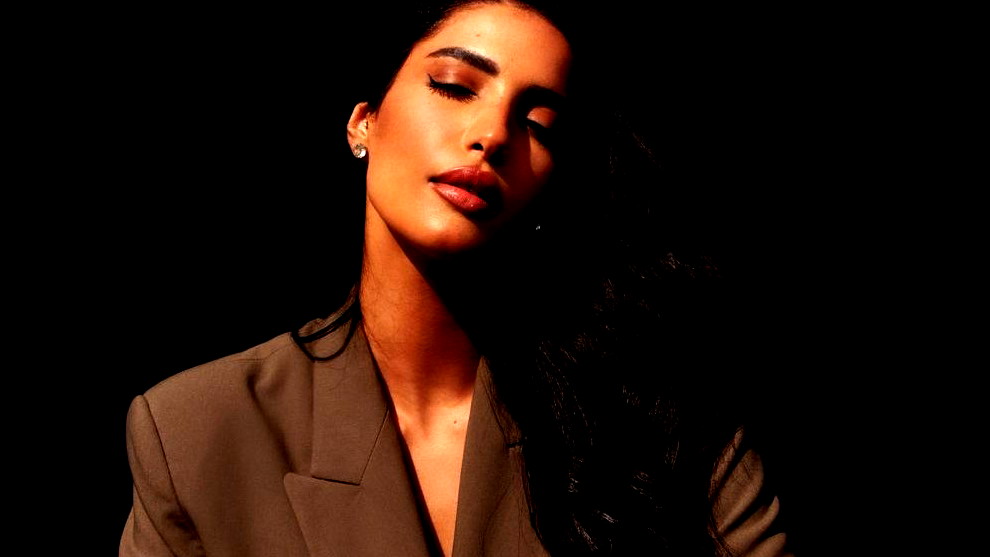 الفنانة المغربية إينيز تكشف عن أغنيتها الجديدة أنا ليك