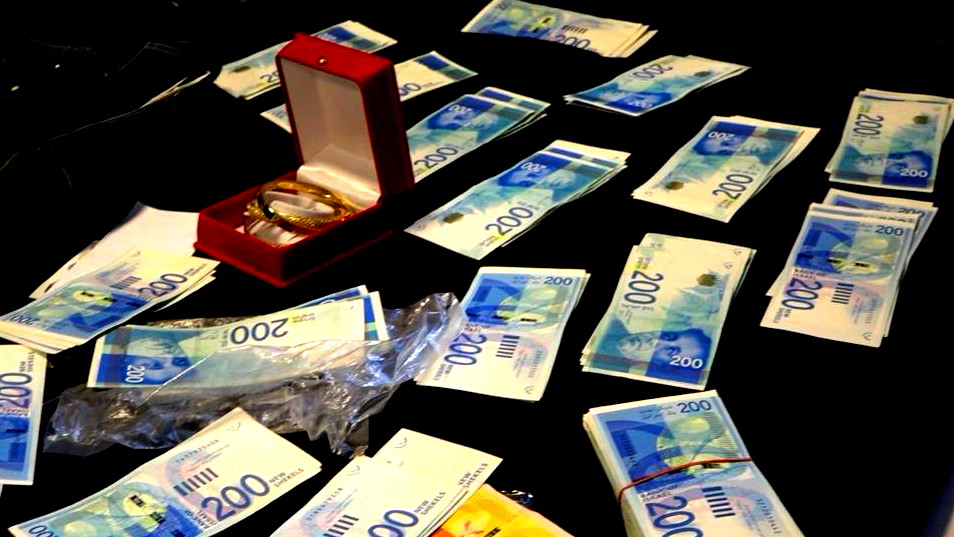 القدس: اعتقال أم وابنها بشبهة الابتزاز وتبييض الأموال بقيمة أكثر من مليون شيكل