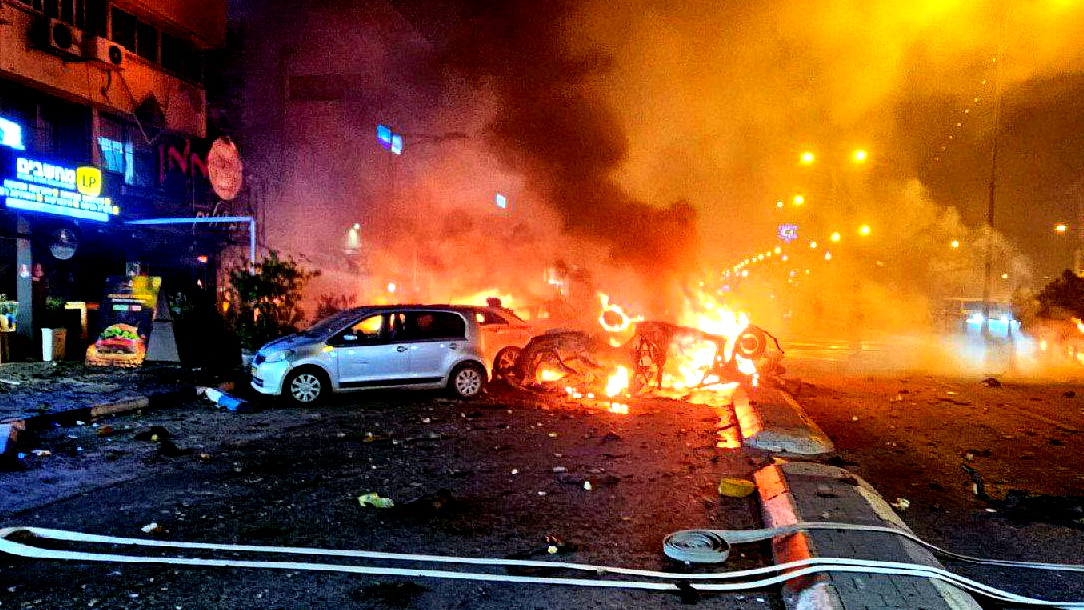 اضرار بالممتلكات في كريات شمونة بعد سقوط 3 صواريخ 