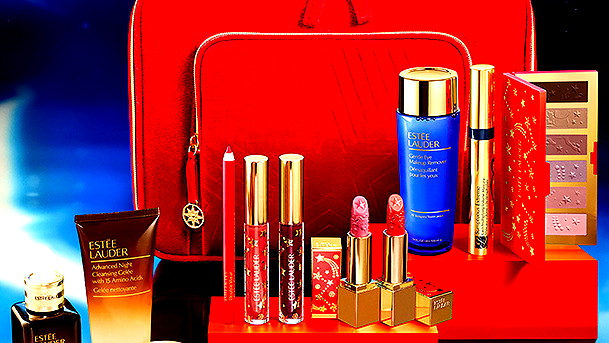 رزم مستحضرات التجميل الأوفر عشية نهاية العام من مجموعة إستي لاودر