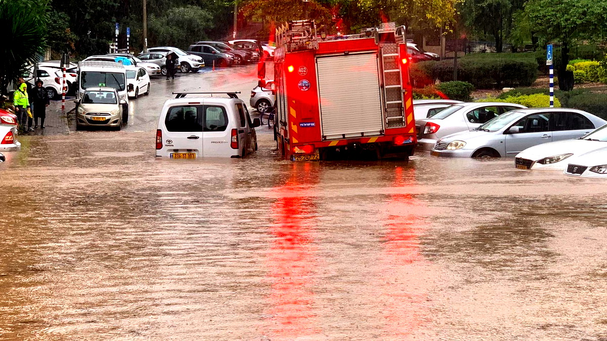 كوارث الشتاء| إغلاق عدد من شوارع البلاد بسبب الفيضانات - غرق منزل في شفاعمرو وجدار ينهار فوق مركبة في بيت جن.. صور