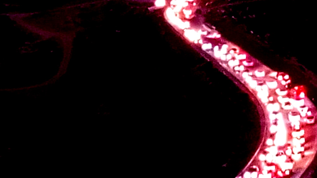 مئات المواطنين من النقب عالقين في الضفة بسبب قرار مفاجئ بإغلاق معبر ميتار