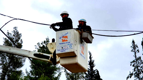 انقطاع التيار الكهربائي في العديد من المدن والبلدات في البلاد بعد خلل بوحدات الانتاج