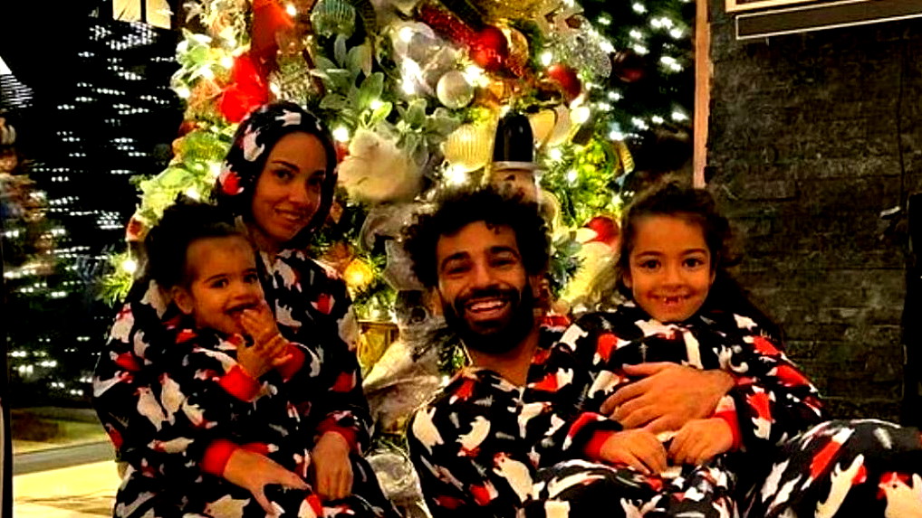 صلاح يهنئ بأعياد الميلاد.. ويطالب بعدم نسيان غزة