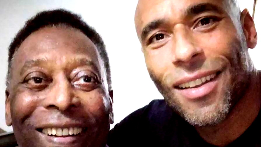 نجل بيليه بألم: والدي كان ليحزن على وضع كرة القدم البرازيلية