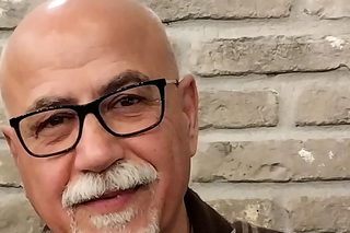 مُخرجٌ في القِمّة