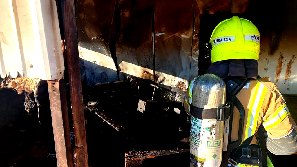 اندلاع حريق داخل مبنى سكني في قرية أبو تلول بمنطقة النقب- لم يبلغ عن إصابات