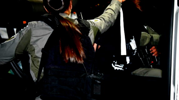  القدس: اعتقال شابة من حيّ شعفاط بشبهة الاعتداء على طفلتها من ذوي الاحتياجات الخاصة والتسبب لها بجروح نُقلت على إثرها للعلاج!