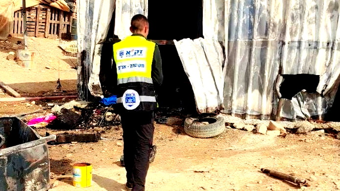 مأساة في النقب| مصرع رضيع (6 أشهر) إثر احتراق منزل من ألواح زينكو في إحدى التجمعات البدوية